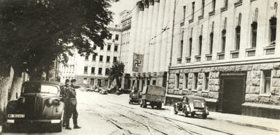 Немецкие солдаты в оккупированном Киеве. Фото 1942 г.