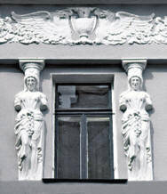 Фрагмент фасада «дома с кариатидами»
