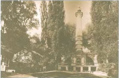 5. Колонна-памятник в честь возвращения Киеву Магдебургского права на набережной
