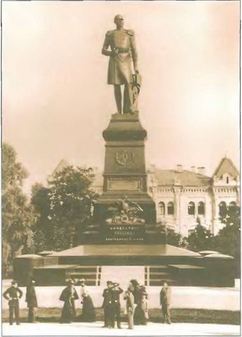 6. Памятник Николаю I (на месте нынешнего памятника Т.Г.Шевченко), скульптор